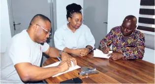  ?? ?? Dr Egosa Imasuen, Anwuli Ojogwu and Anote Ajeluorou at the signing ceremony