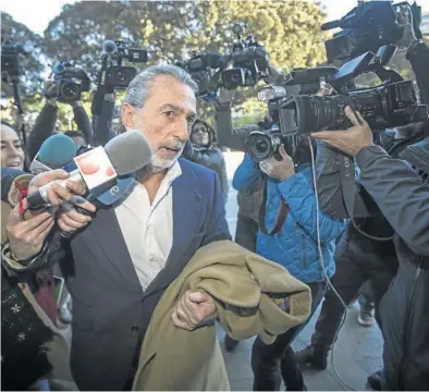  ?? MIGUEL LORENZO ?? Francisco Correa, ayer, a su llegada al Tribunal Superior de Justicia de la Comunidad Valenciana