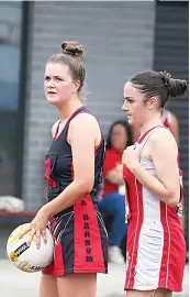  ?? ?? Nilma wing attack Kate Young feeds into the goal circle next to Trafalgar’s Tessa Sneddon.