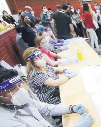  ??  ?? Esta vez, el elector deberá remover su mascarilla por tres segundos para chequear su identidad.