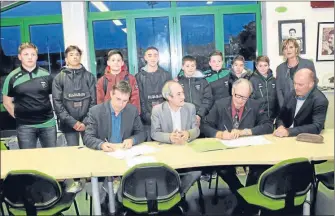  ??  ?? L’USM et le collège à nouveau liés pour préparer l’avenir des jeunes rugbymen