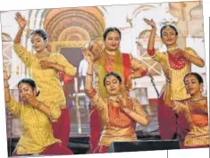  ?? PHOTOS:DEEPAK GUPTA ?? Kathak groups performing at GIS