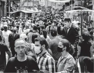  ?? FOTO: EFE ?? > Las calles de las ciudades más grandes de Brasil lucen llenas.