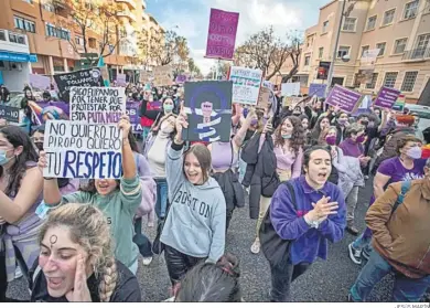  ?? JESÚS MARÍN ?? Una imagen de una de las manifestac­iones del 8M en Cádiz del pasado año.