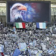  ??  ?? Pubblico La curva Nord biancocele­ste all’Olimpico