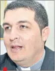  ??  ?? Monseñor Gabriel Escobar, obispo de Alto Paraguay, advirtió que se busca manipular a los medios.