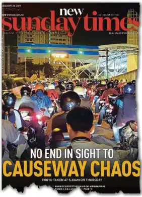  ??  ?? The front page of the Jan 20 edition of the ‘New Sunday Times’ highlighti­ng the congestion on the Causeway.