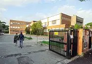  ?? ?? Il liceo Seneca dove è avvenuta la lite