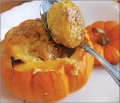  ?? PHOTO BY JIM BAILEY ?? Autumn is the perfect season to enjoy Punkin’ Custard ‘Pie’ with ApplePecan Crunch.