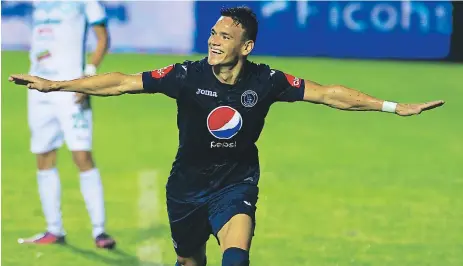  ??  ?? VUELO. El paraguayo Roberto Moreira anotó su primer gol con Motagua frente a Platense.