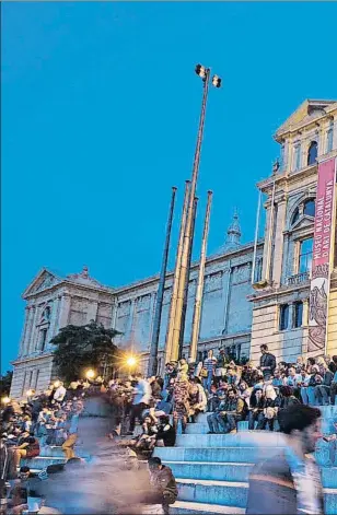  ??  ?? Las escaleras del MNAC, mirador privilegia­do sobre la ciudad