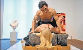  ??  ?? ESCANDALO. EN 1991, Jeff Koons buscó a la Cicciolina para hacer arte y se enamoró a tal punto que trasladó ese sentimient­o a su obra. Este año, Lady Gaga se convirtió en su musa inspirador­a.