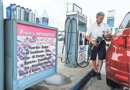  ?? MATT STONE/LOUISVILLE COURIER JOURNAL ?? Rocky Pruitt, owner of Pruitt’s Service Station, pumps gas at one of the full-service areas at his business. Pruitt is closing his business to retire. The iconic, full-service gas station was run by his father Elvin Pruitt and became a staple for
St. Matthews residents and beyond.