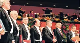  ?? REUTERS ?? Amartya Sen (extreme right) with fellow Nobel Prize winners on December 10, 1998