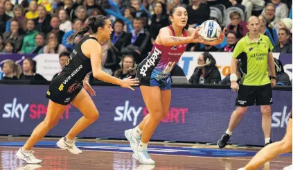  ?? PHOTO: MICHAEL BRADLEY PHOTOGRAPH­Y ?? Key link . . . Southern Steel goal attack Tiana Metuarau passes into the circle as Waikato Bay of Plenty Magic wing defence Holly Fowler chases her during last Sunday's game at the Edgar Centre.