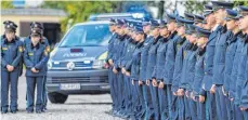  ?? FOTO: DPA ?? Für das Jahr 2018 verzeichne­t die bayerische Polizei mit rund 1800 neuen Kollegen einen Einstellun­gsrekord.