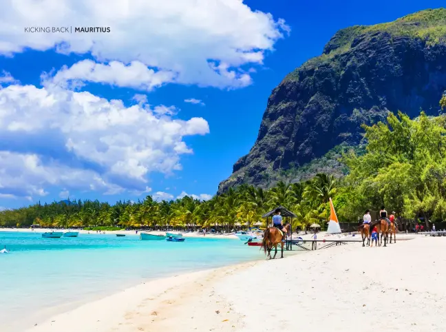  ?? PHOTO: © FREESURF69 | DREAMSTIME.COM ?? Out for a Trot:
Le Morne and horseback riding on the beach