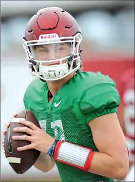  ?? NWA Democrat-Gazette/ANDY SHUPE ?? Arkansas freshman quarterbac­k Daulton Hyatt passed for 2,240 yards and 25 touchdowns last season at Etowah High School in Attala, Ala. But he said it would be wrong to brand him as a “pocket passer.” “Because I can drop back and play like a pro-style...