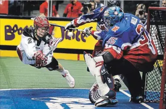  ?? RICHARD LAUTENS/TORONTO STAR FILE PHOTO ?? The Toronto Rock take on the Calgary Roughnecks in National Lacrosse League action at the Air Canada Centre in this file photo. A new pro field lacrosse league could have an impact on a crowded pro lacrosse scene.