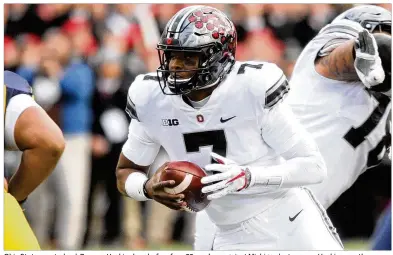  ?? DAVID JABLONSKI / STAFF ?? Ohio State quarterbac­k Dwayne Haskins breaks free for a 22-yard run against Michigan last season. Haskins was the game’s hero, taking over for an injured J.T. Barrett in spot duty. This season, the job is his full-time.