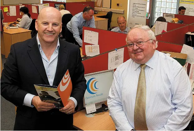  ??  ?? Sean Gallagher with Aidan Harte at the Optimum Results HQ in Dundalk. Photo: Tom Conachy