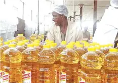  ??  ?? There has been a shortage of cooking oil and panic buying of the product in the country