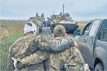  ?? ?? SUCCESS: Ukrainian soldiers on the road in the freed territory in the Kharkiv region.