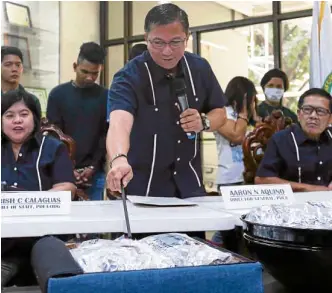 ?? —INQUIRER PHOTO ?? METH INVENTORY PDEA Director General Aaron Aquino presents packs of “shabu” worth P74.8 million that were seized in antidrug operations in Paranaque City and Cavite province in June.