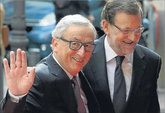  ?? PABLO BLAZQUEZ DOMINGUEZ / GETTY ?? El Consejo de Europa critica la política de Jean-Claude Juncker, en la fotografía junto a Mariano Rajoy