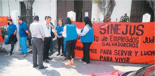  ??  ?? No responde. Se intentó obtener la versión de la jueza Dina del Carmen Mejía, pero informó a través de seguridad que no daría declaracio­nes.