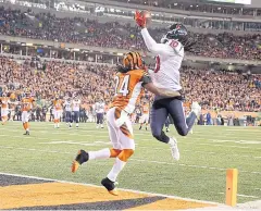  ?? AFP ?? The Texans’ DeAndre Hopkins, right, catches a pass for a touchdown.