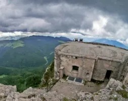  ??  ?? I luoghi
 Il territorio padovano e quello veneto non hanno sempliceme­nte fatto da sfondo alla Grande Guerra. L’hanno vissuta in prima persona, quasi sempre da protagonis­ti. Ancora oggi, in questa terra, si respirano le tracce di quei passaggi...