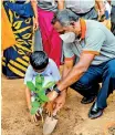  ?? ?? Inaugurati­on of ‘Gasai Mamai Pubudu Potai’ tree planting programme at Nagala Sri Piyarathan­a Junior School, Bibile with the participat­ion of Nanda Fernando, Managing Director, Sampath Bank PLC