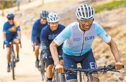  ?? HAYNE PALMOUR IV FOR THE U-T ?? Robert Duran loves riding with his cycling crew, despite undergoing chemothera­py to treat his stage 4 pancreatic cancer.