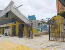  ?? PUBLIMETRO|JAIRO CASSIANI ?? El alcalde Alejandro Char inauguró ayer el Parque de Raquetas, una de las obras desarrolla­das para edición XXIII de los Juegos Centroamer­icanos y del Caribe 2018. El parque está ubicado en la esquina de la calle 100 con carrera 53 y cuenta con 10...