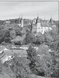  ?? Rick Steves’ Europe/CAMERON HEWITT ?? The medieval Chateau de la Rochepot rises above its village in the heart of Burgundy’s wine country.