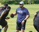  ?? KEVIN RICHARDSON /BALTIMORE SUN ?? Much of the Ravens’ success getting to the quarterbac­k — and the Super Bowl — will depend on a young crop of outside linebacker­s and their new “guru” coach, former defensive end Chuck Smith.