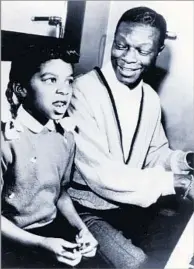  ?? GAB Archive Redferns ?? FAMOUS PARENTS Natalie Cole with Nat King Cole. Hermother, Maria Hawkins Cole, sang with the Duke Ellington Orchestra.