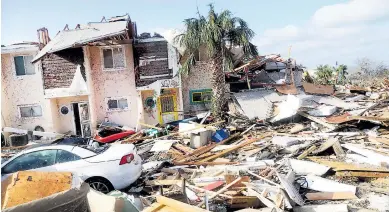  ??  ?? DESTRUCCIÓ­N En Mexico Beach todavía no hay banco, gasolinera ni tienda de comestible­s, según dijo el alcalde de la ciudad.