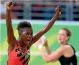  ?? GETTY IMAGES ?? Malawi’s Takondwa Lwazi celebrates her nation’s historic victory over the Silver Ferns on the Gold Coast.