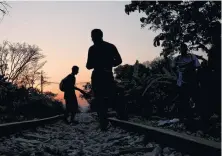  ?? REUTERS ?? A group of Central American migrants rest along the railway track on their way to the United States in Macuspana, Tabasco, Mexico on March 25.