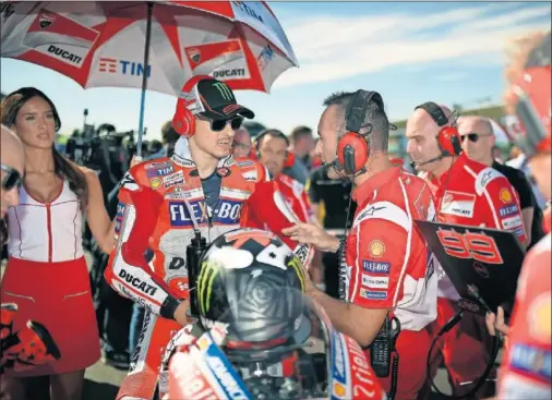  ??  ?? CAMBIO DE AIRES. Jorge Lorenzo terminará la temporada al manillar de la Ducati, pero su futuro volverá a estar ligado a la M1 de Yamaha.