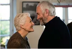  ?? FOTO: PRESSBILD ?? Glenn Close och Jonathan Pryce spelar Nobelförfa­ttaren och hans hustru i Björn Runges drama The Wife.