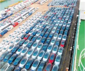  ?? Photo/John Barker ?? A seemingly endless queue of Teslas at the Port of Auckland.