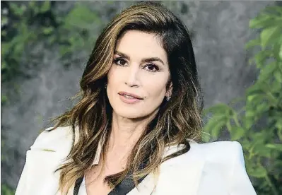  ?? STEPHANE CARDINALE - CORBIS / GETTY ?? Cindy Crawford, de 52 años, fue una de las supermodel­os de los años ochenta y noventa