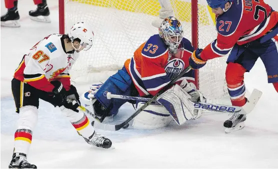  ?? DAVID BLOOM/POSTMEDIA ?? Czech forward Michael Frolik, who represente­d his country in the World Cup of Hockey, had notched three goals in his first four games with the Flames this season.