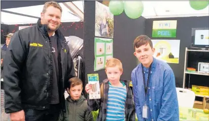  ?? PHOTO / HORIANA HENDERSON ?? Morrinsvil­le dairy farmer Glenn Townsend bought his kiwifruit-loving sons Tristan, 8, and Henry Townsend, 5, a new treat from Christian Stark.