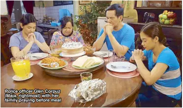  ??  ?? Police officer Glen Corpuz (Maja, rightmost) with her family praying before meal