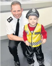  ??  ?? Iestyn with Chief Superinten­dent Stuart Parfitt