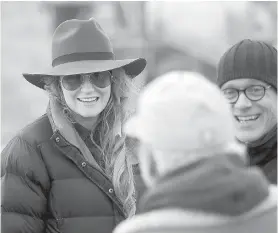  ??  ?? Murdoch Mysteries star Hélène Joy chats with people on set.
